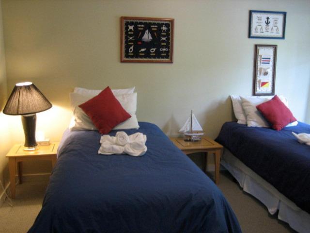 The Lodge At Weir'S Beach Metchosin Zimmer foto